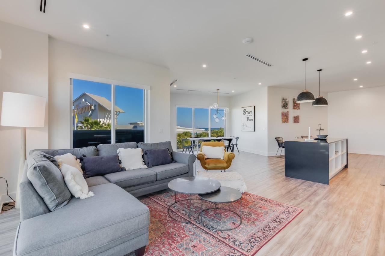 Spacious, 5 Bedroom On The With Rooftop Pool Next To The Hangout! *