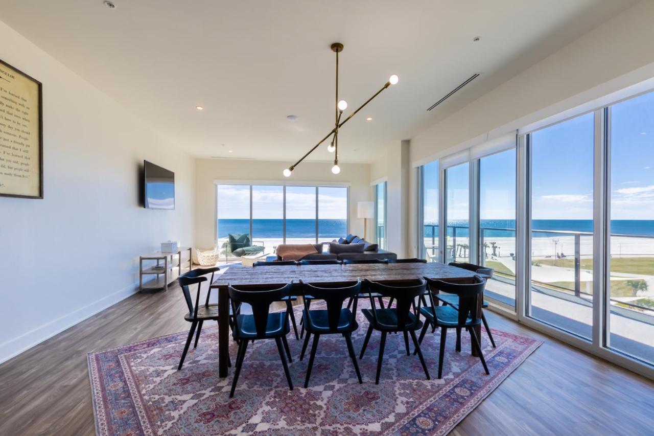 Luxury 4 Bedroom Gulf View With Modern Appliances! Right Next To The Hangout!
