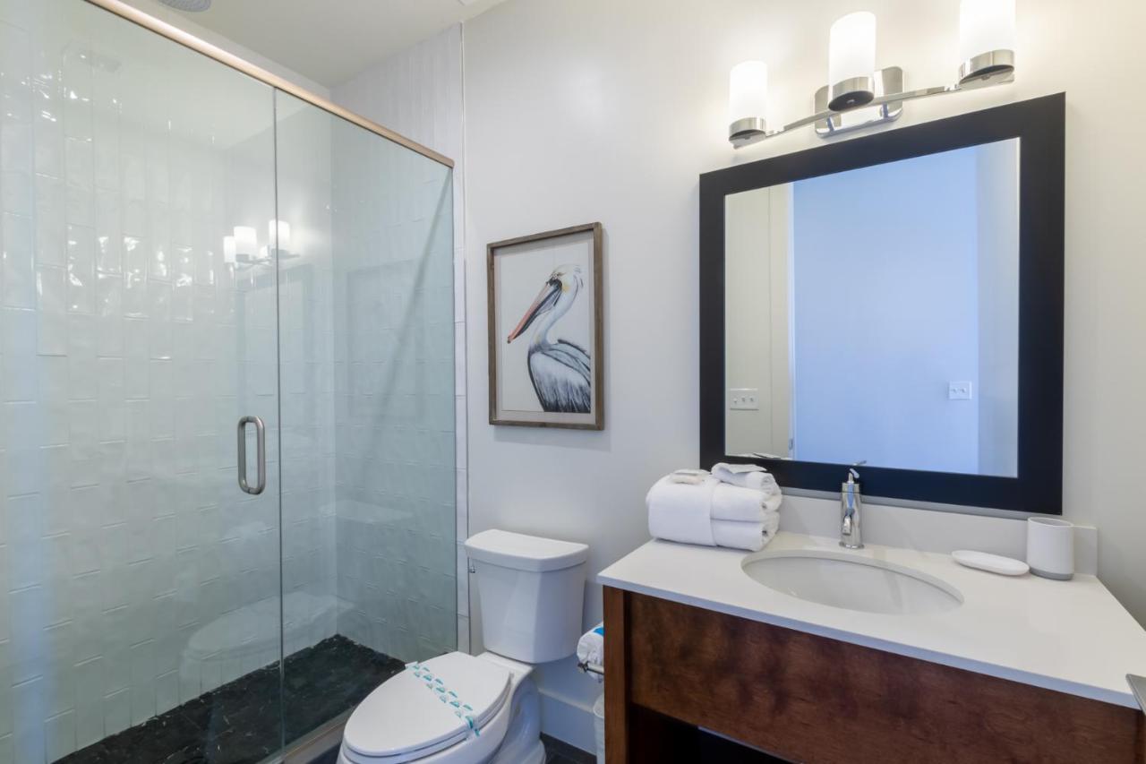 Elegant 4 Bedroom Luxury With Rooftop Pool Next To The Hangout Holiday home Gulf Shores
