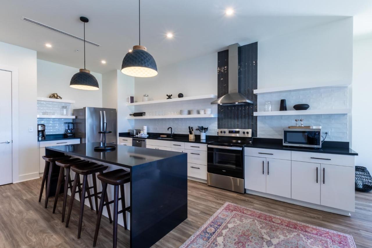 Elegant 4 Bedroom Luxury With Rooftop Pool Next To The Hangout