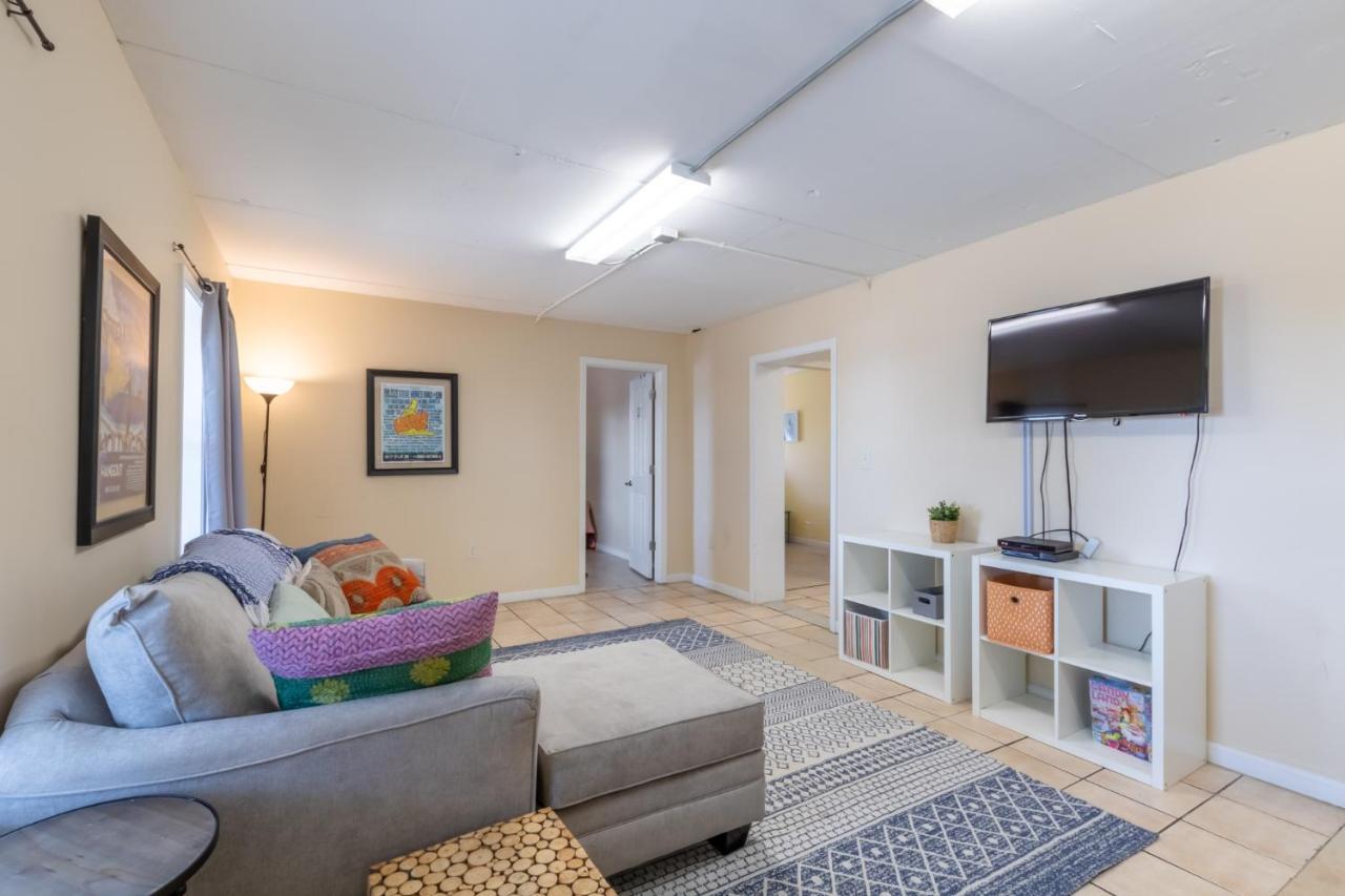 Budget Friendly In The Heart Of Gulf Shores! Holiday home Gulf Shores