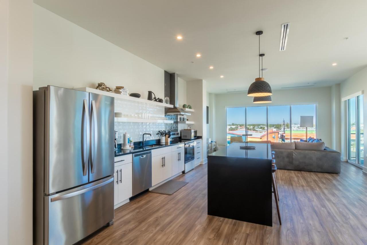 Holiday home Spacious, 5 Bedroom On The With Rooftop Pool Next To The Hangout! Gulf Shores