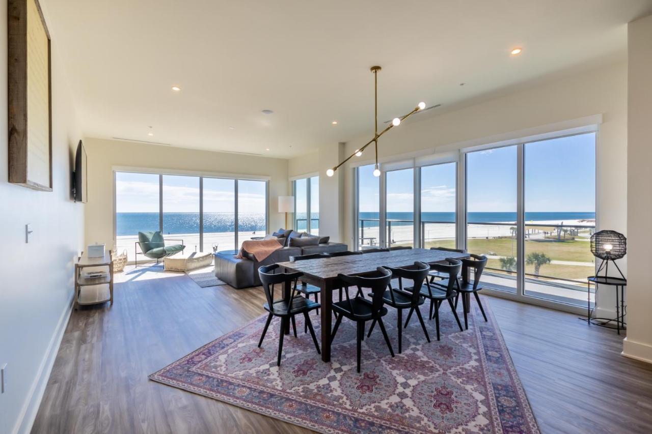 Luxury 4 Bedroom Gulf View With Modern Appliances! Right Next To The Hangout!