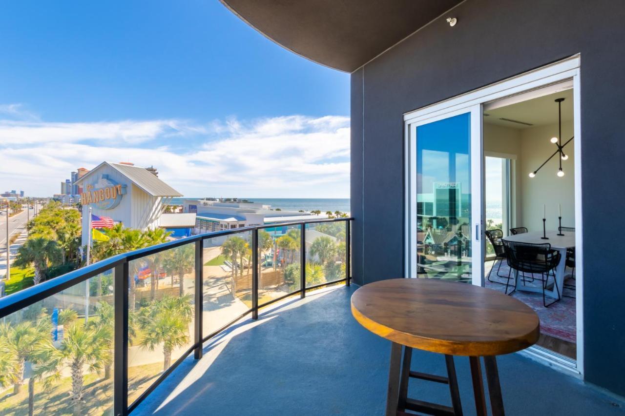 Holiday home Spacious, 5 Bedroom On The With Rooftop Pool Next To The Hangout!