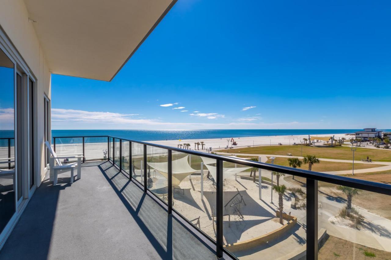 Luxury 4 Bedroom Beachfront With Rooftop Pool Next To The Hangout! Gp 303 Holiday home *
