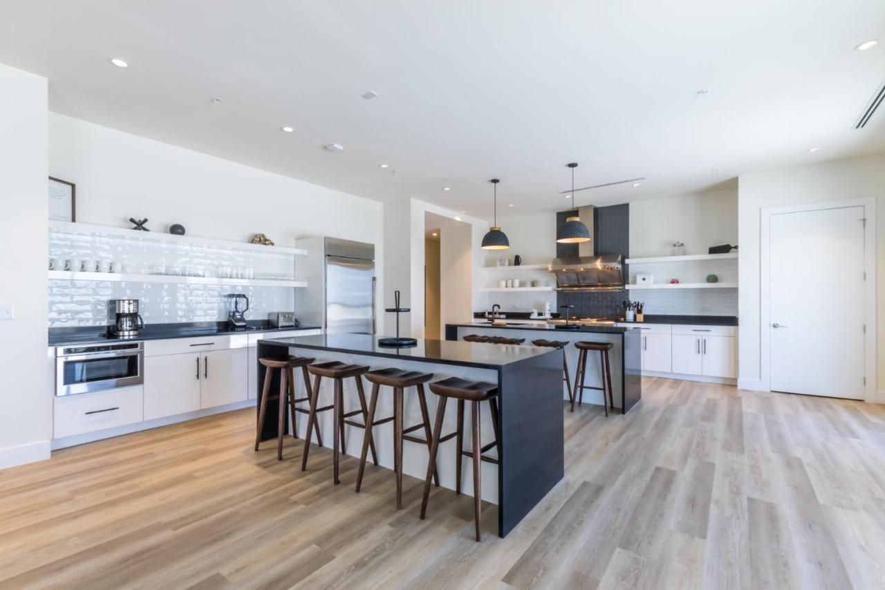 Elegant 6 Bedroom With And Views, 2 Large Balconies, Next To The Hangout! *