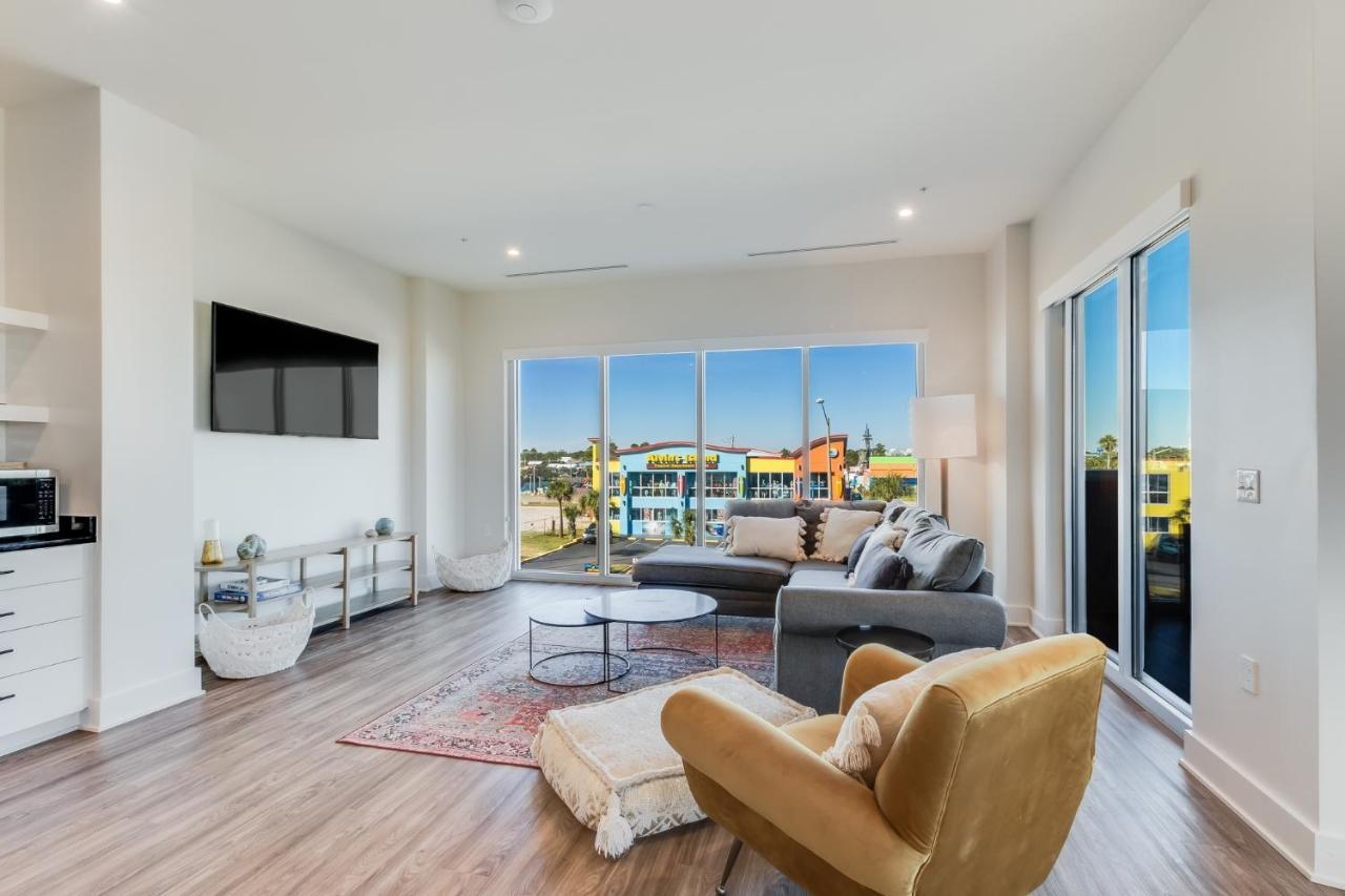 Holiday home Spacious, 5 Bedroom On The With Rooftop Pool Next To The Hangout! *