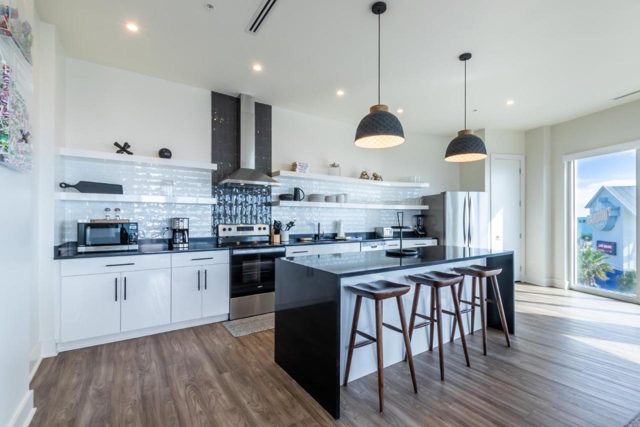 Luxury 4 Bedroom Gulf View Condo, Rooftop Pool, Right Next To The Hangout!