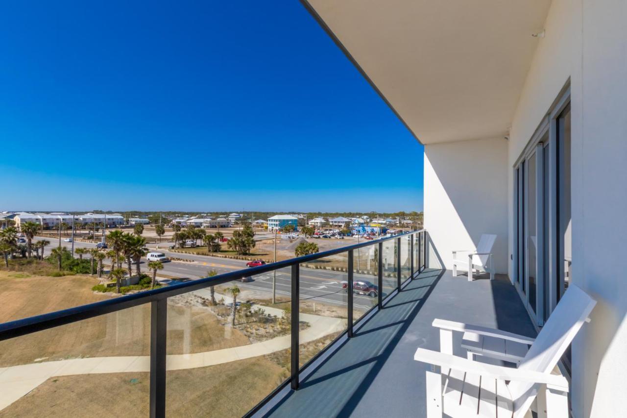 Luxury 4 Bedroom Gulf View With Modern Appliances! Right Next To The Hangout! Holiday home