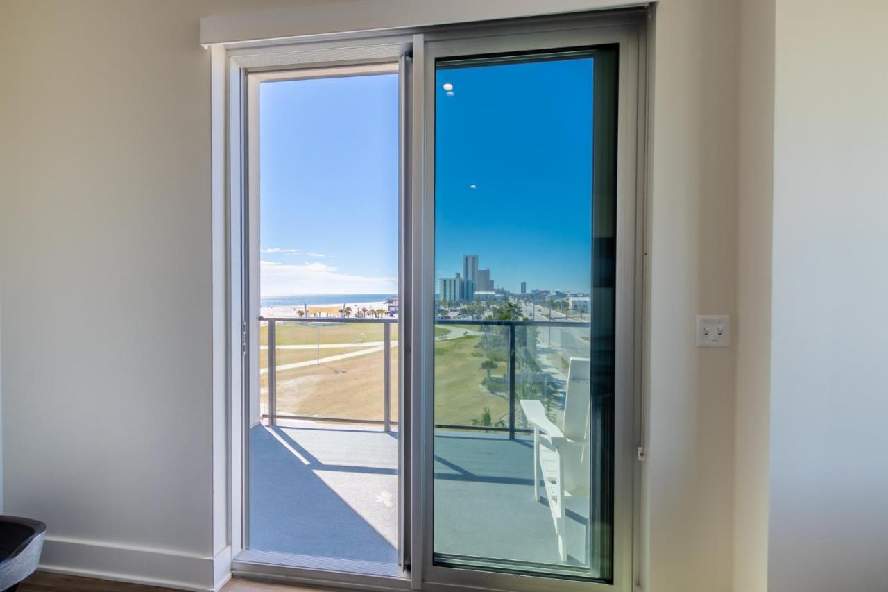 Elegant 4 Bedroom Luxury With Rooftop Pool Next To The Hangout * Gulf Shores