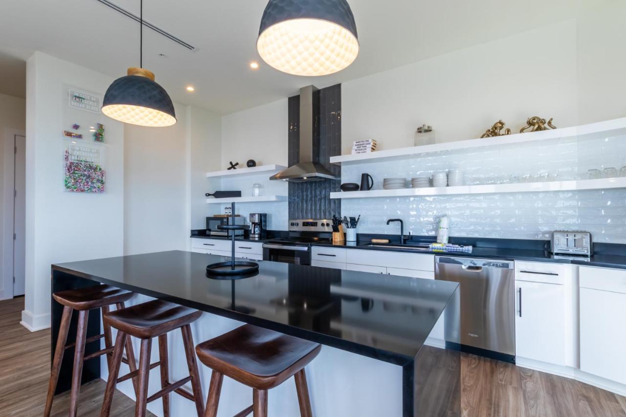Luxury 4 Bedroom Gulf View Condo, Rooftop Pool, Right Next To The Hangout! *