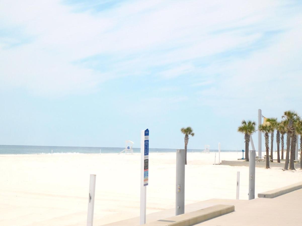 Budget Friendly Within Walking Distance To The Beach! Holiday home