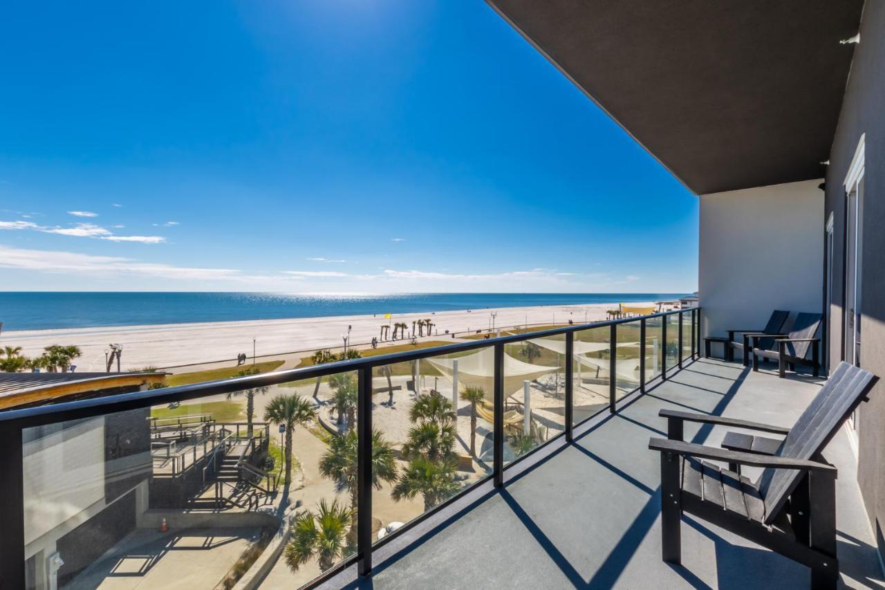 Luxury 4 Bedroom Beachfront With Rooftop Pool Next To The Hangout! Gp 303