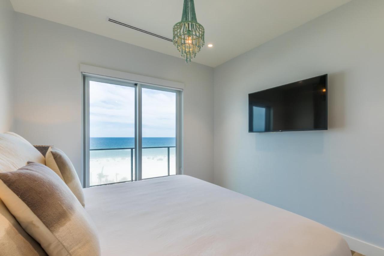 Elegant 6 Bedroom With And Views, 2 Large Balconies, Next To The Hangout!