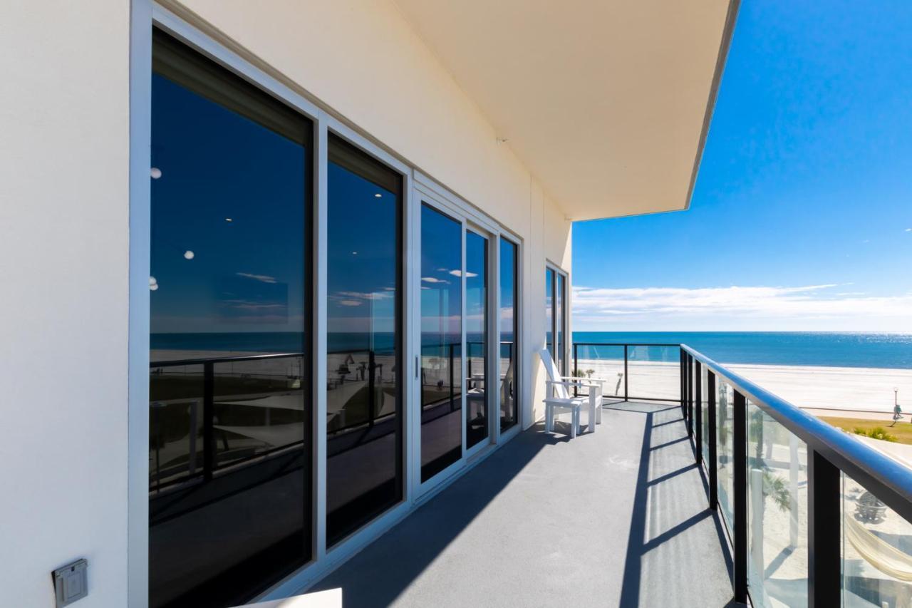 Luxury 4 Bedroom Gulf View With Modern Appliances! Right Next To The Hangout! Holiday home