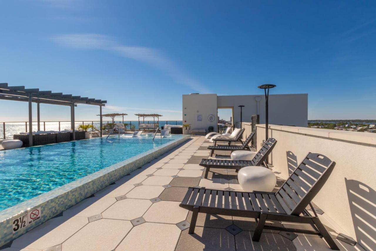 Luxury 4 Bedroom Gulf View With Modern Appliances! Right Next To The Hangout! Holiday home *