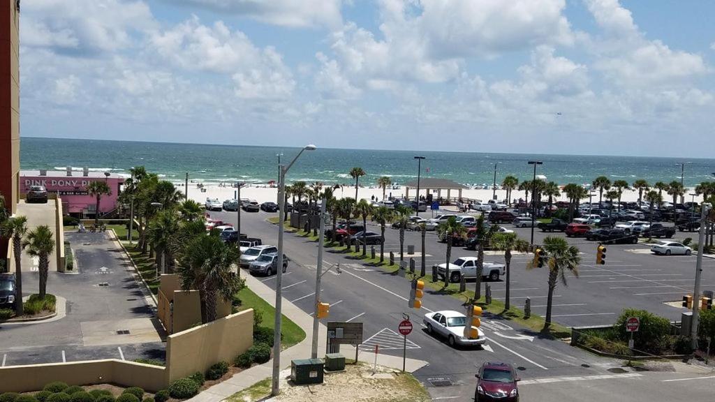 Budget Friendly In The Heart Of Gulf Shores! Holiday home *