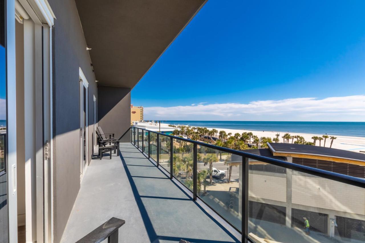 Luxury 4 Bedroom Gulf View With Modern Appliances! Right Next To The Hangout! Holiday home