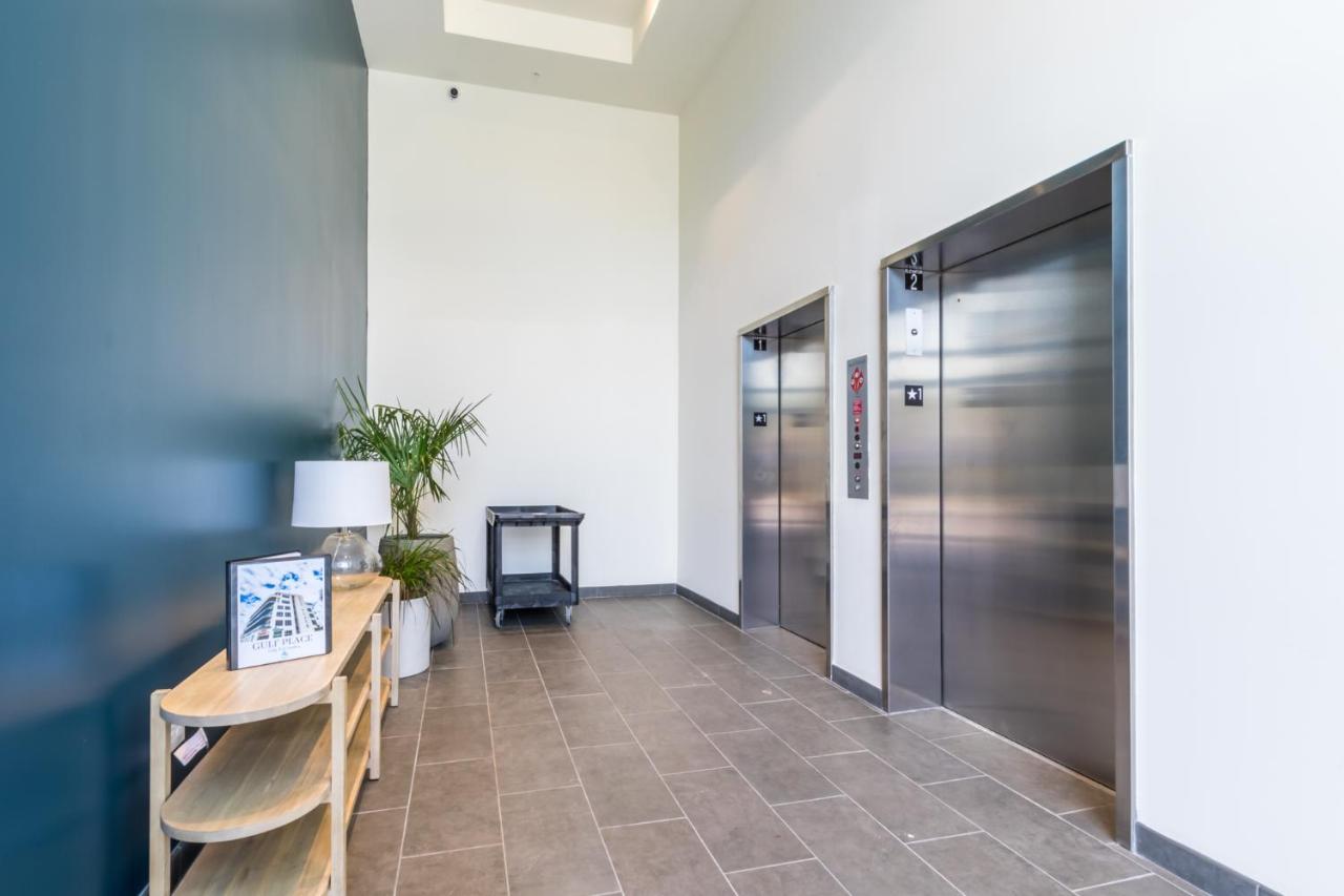 Luxury 4 Bedroom Gulf View With Modern Appliances! Right Next To The Hangout! Holiday home