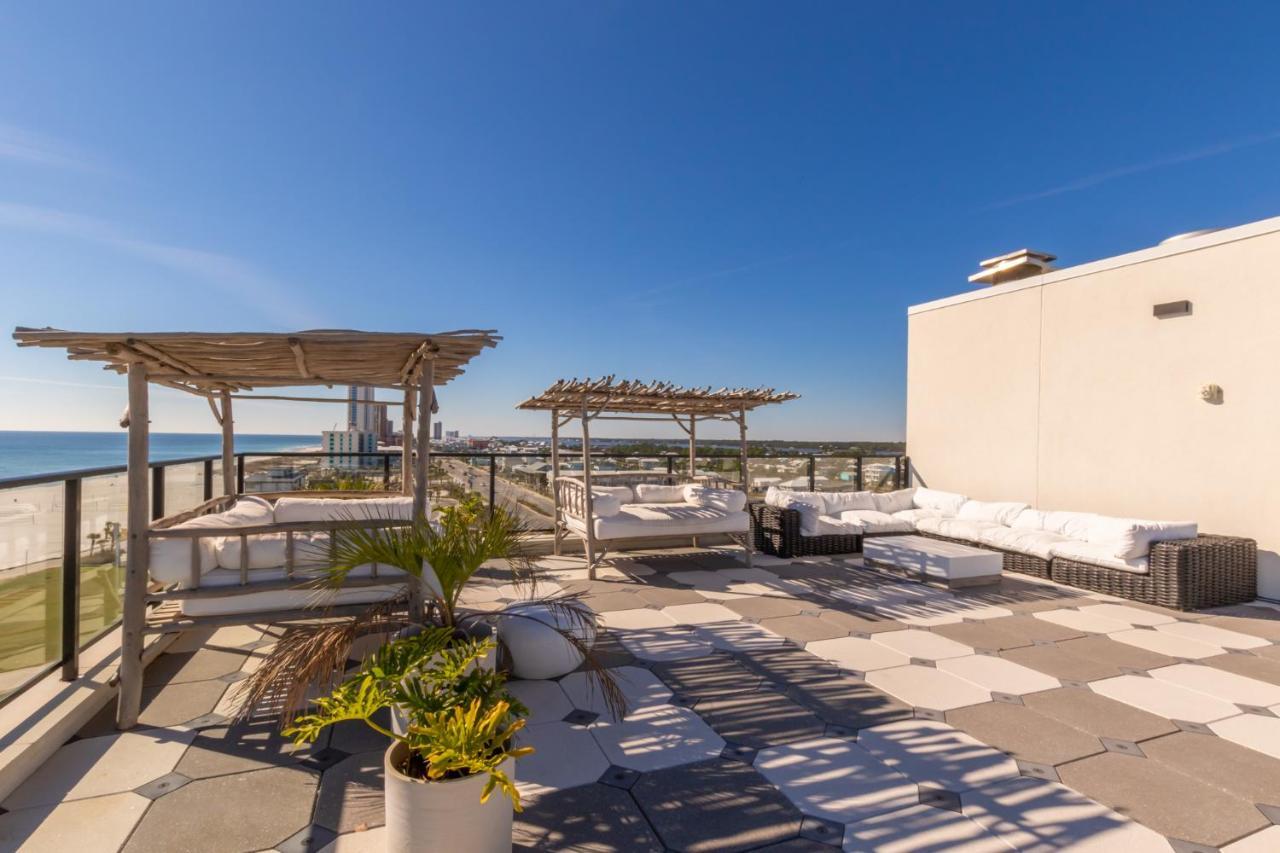 Luxury 4 Bedroom Gulf View With Modern Appliances! Right Next To The Hangout! *