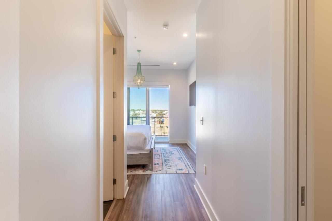 Elegant 4 Bedroom Luxury With Rooftop Pool Next To The Hangout Gulf Shores