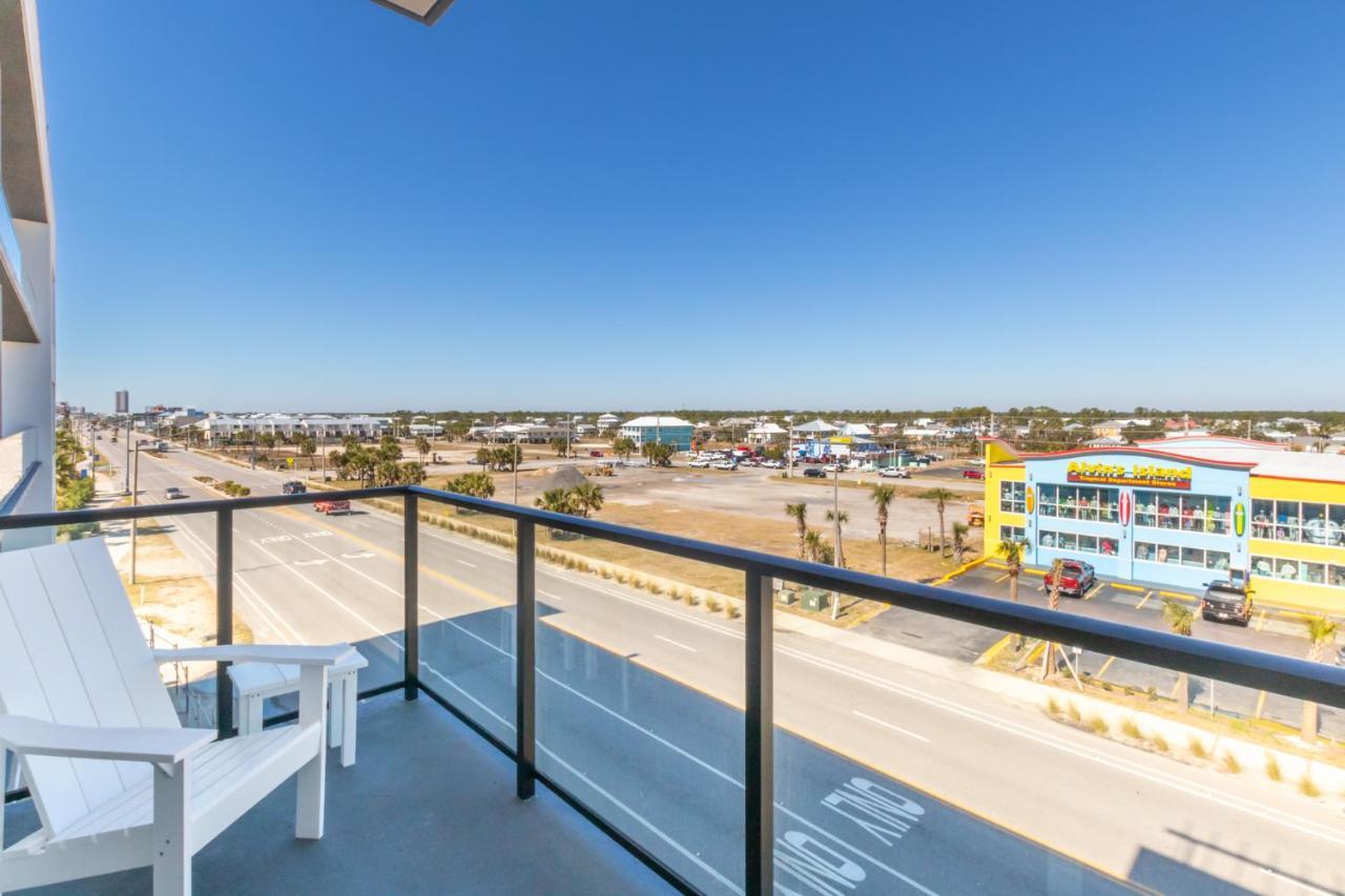 Spacious, 5 Bedroom On The With Rooftop Pool Next To The Hangout! Holiday home Gulf Shores