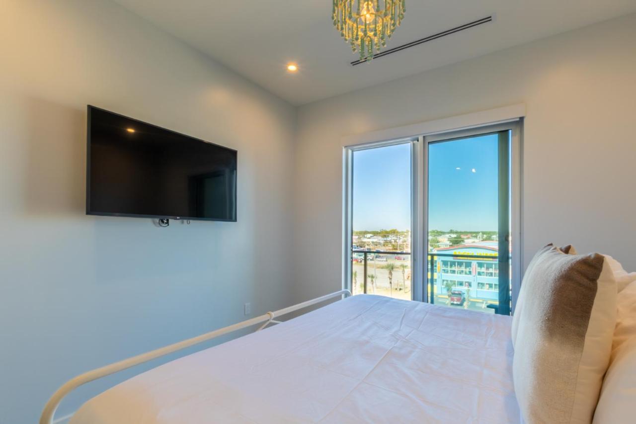 Spacious, 5 Bedroom On The With Rooftop Pool Next To The Hangout! * Gulf Shores