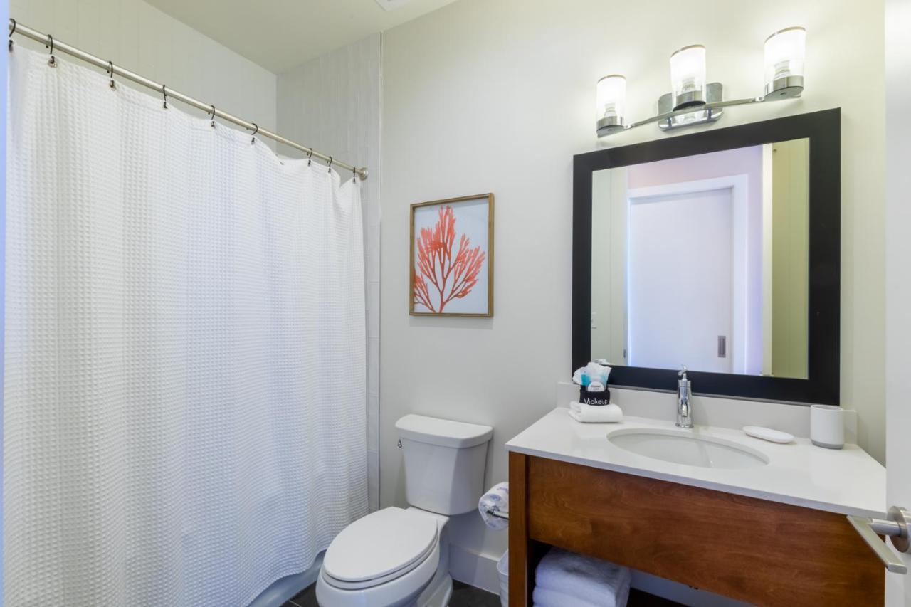 Holiday home Spacious, 5 Bedroom On The With Rooftop Pool Next To The Hangout! *