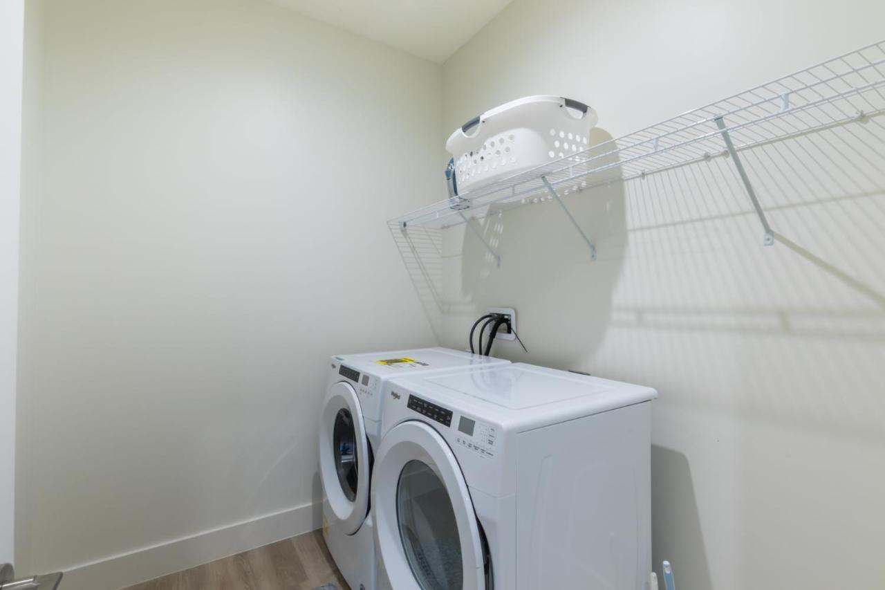 Holiday home Spacious, 5 Bedroom On The With Rooftop Pool Next To The Hangout!