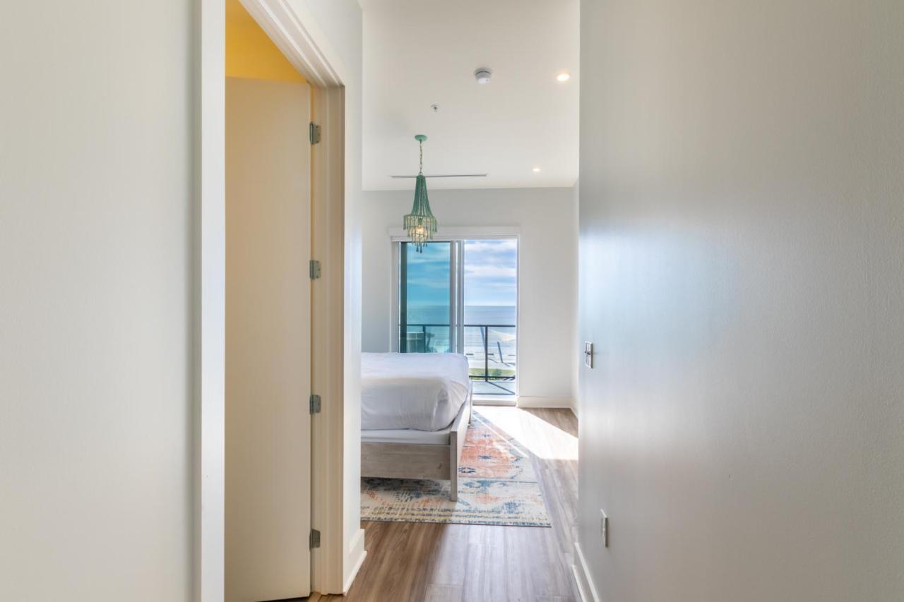 Luxury 4 Bedroom Gulf View Condo, Rooftop Pool, Right Next To The Hangout! * Gulf Shores