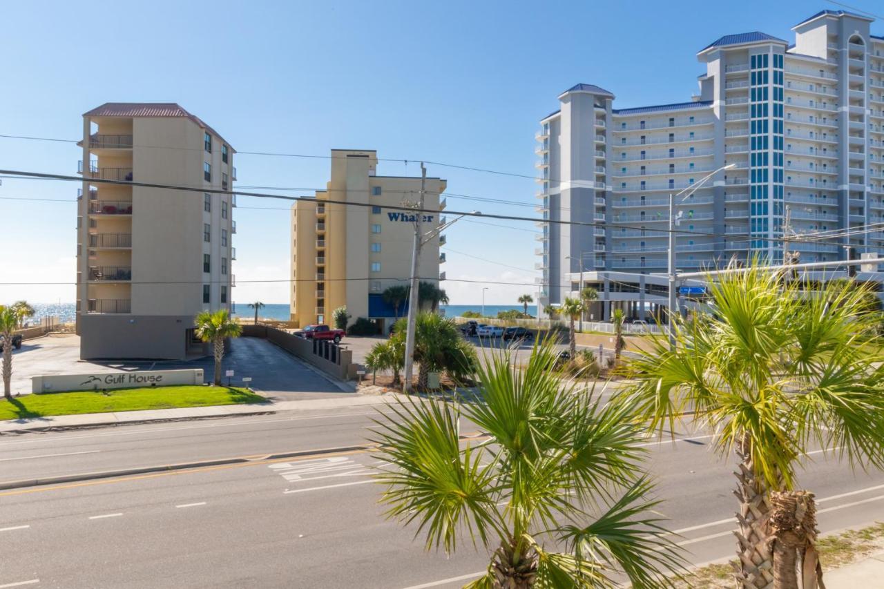 Modern 3 Bedroom With Community Pool And Directly Across The Street From The Beach! Gulf Shores