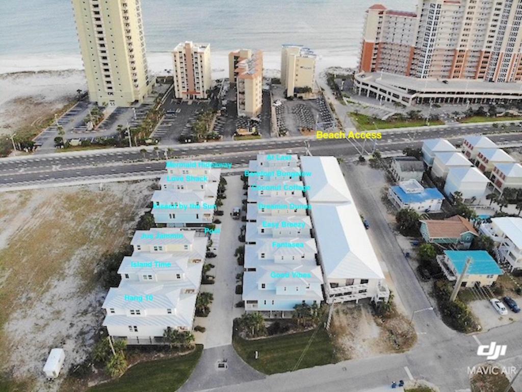 Modern 3 Bedroom With Community Pool And Directly Across The Street From The Beach! * Gulf Shores