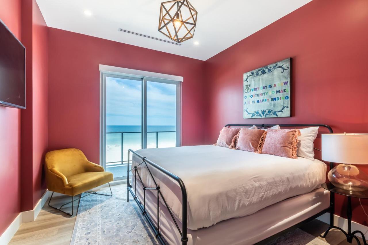 Holiday home Elegant 6 Bedroom With And Views, 2 Large Balconies, Next To The Hangout! Gulf Shores
