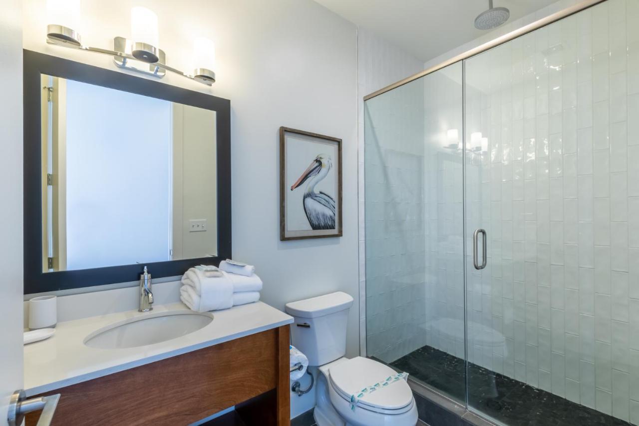 Luxury 4 Bedroom Gulf View With Modern Appliances! Right Next To The Hangout!