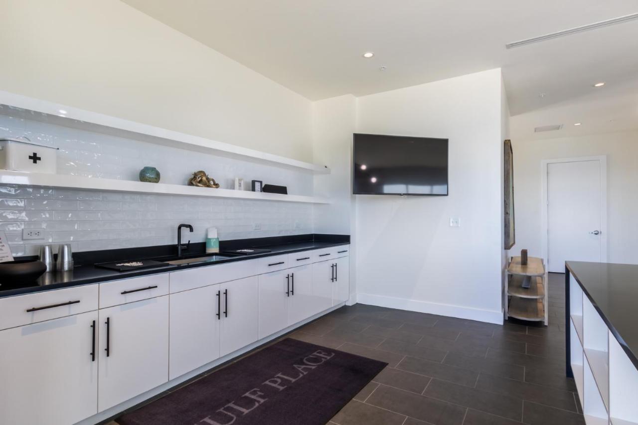 Luxury 4 Bedroom Gulf View With Modern Appliances! Right Next To The Hangout!