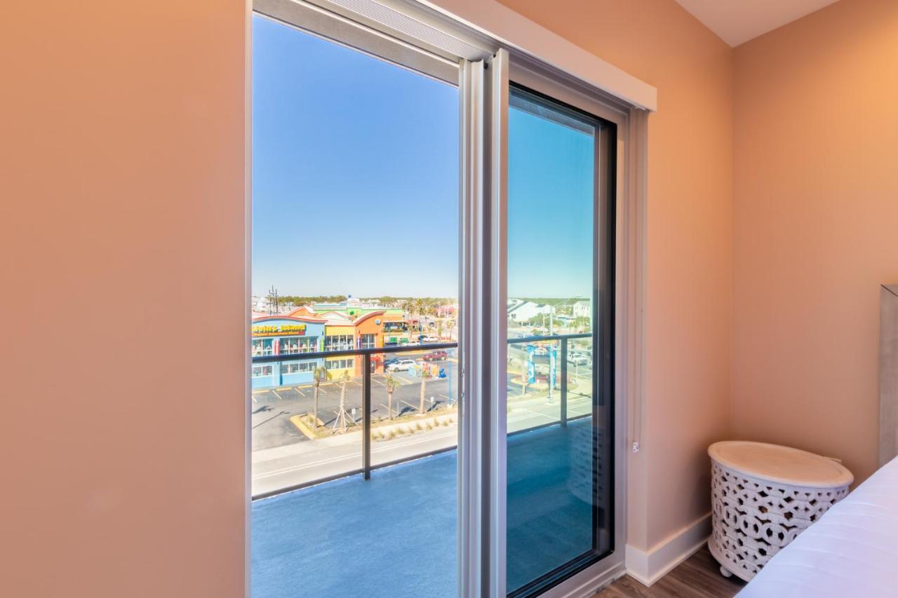 Elegant 4 Bedroom Luxury With Rooftop Pool Next To The Hangout *