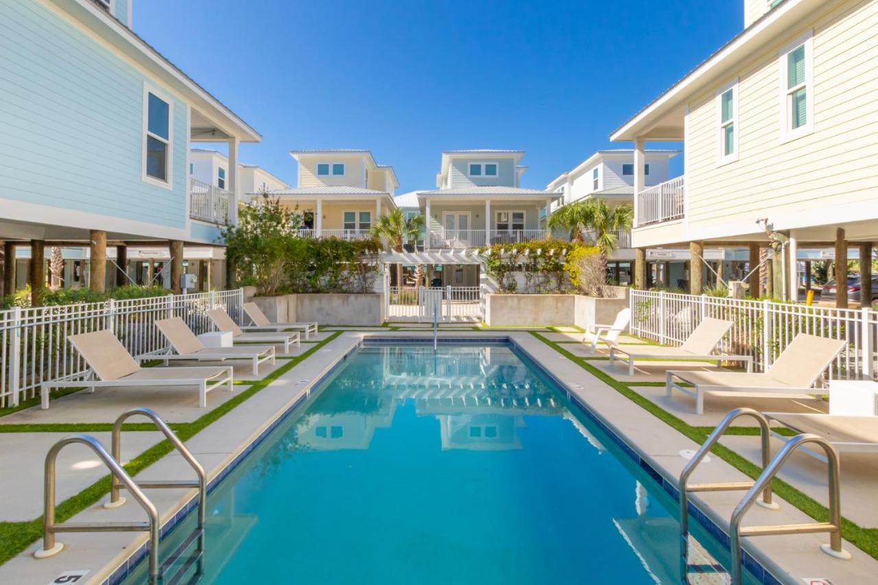 Modern 3 Bedroom With Community Pool And Directly Across The Street From The Beach! * Gulf Shores