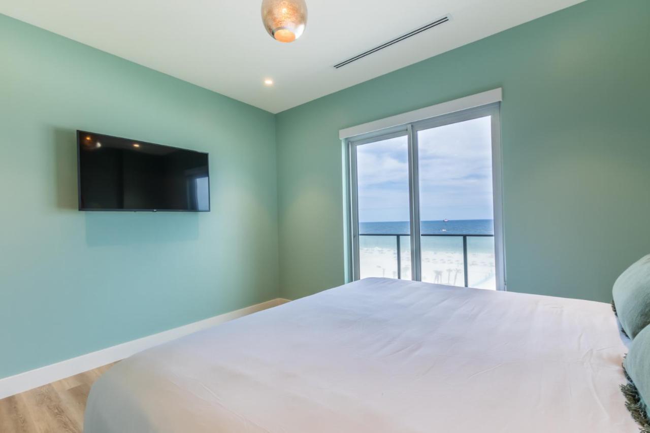 Holiday home Elegant 6 Bedroom With And Views, 2 Large Balconies, Next To The Hangout! Gulf Shores