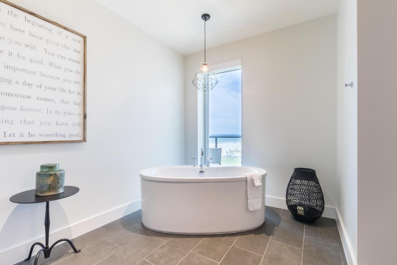 Elegant 6 Bedroom With And Views, 2 Large Balconies, Next To The Hangout! * Gulf Shores