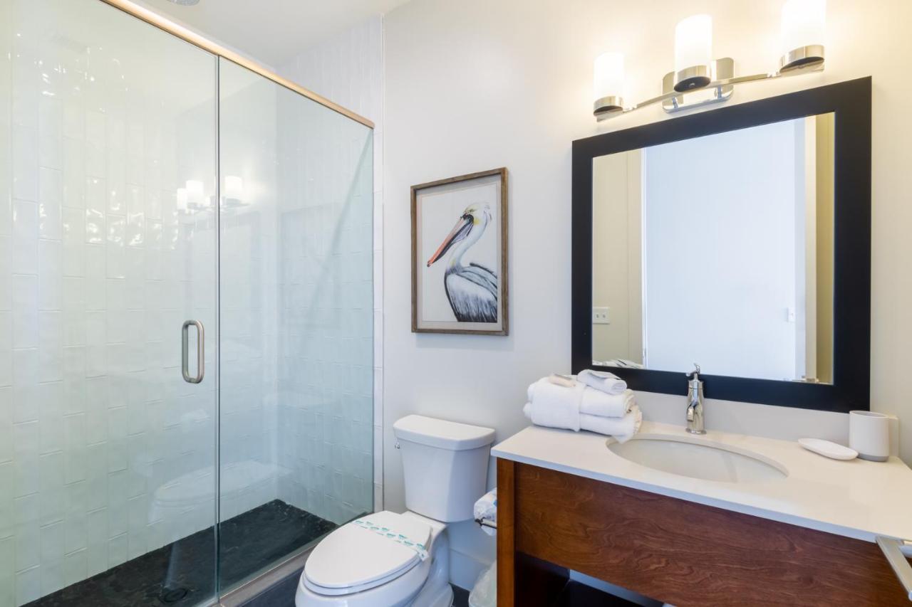 Luxury 4 Bedroom Gulf View Condo, Rooftop Pool, Right Next To The Hangout!
