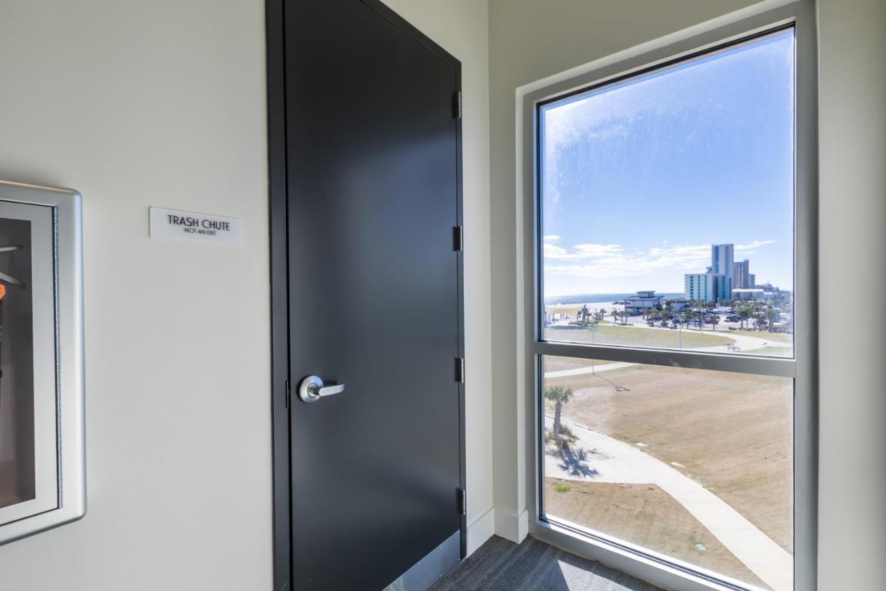 Luxury 4 Bedroom Gulf View With Modern Appliances! Right Next To The Hangout!