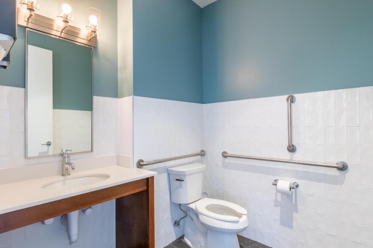 Luxury 4 Bedroom Gulf View With Modern Appliances! Right Next To The Hangout! Holiday home