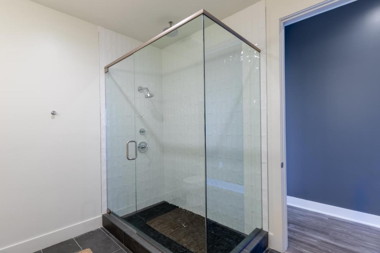 Elegant 4 Bedroom Luxury With Rooftop Pool Next To The Hangout Gulf Shores