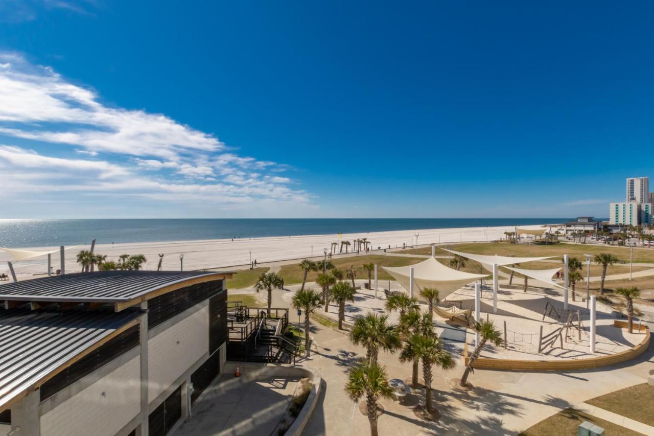 Luxury 4 Bedroom Gulf View Condo, Rooftop Pool, Right Next To The Hangout! Holiday home