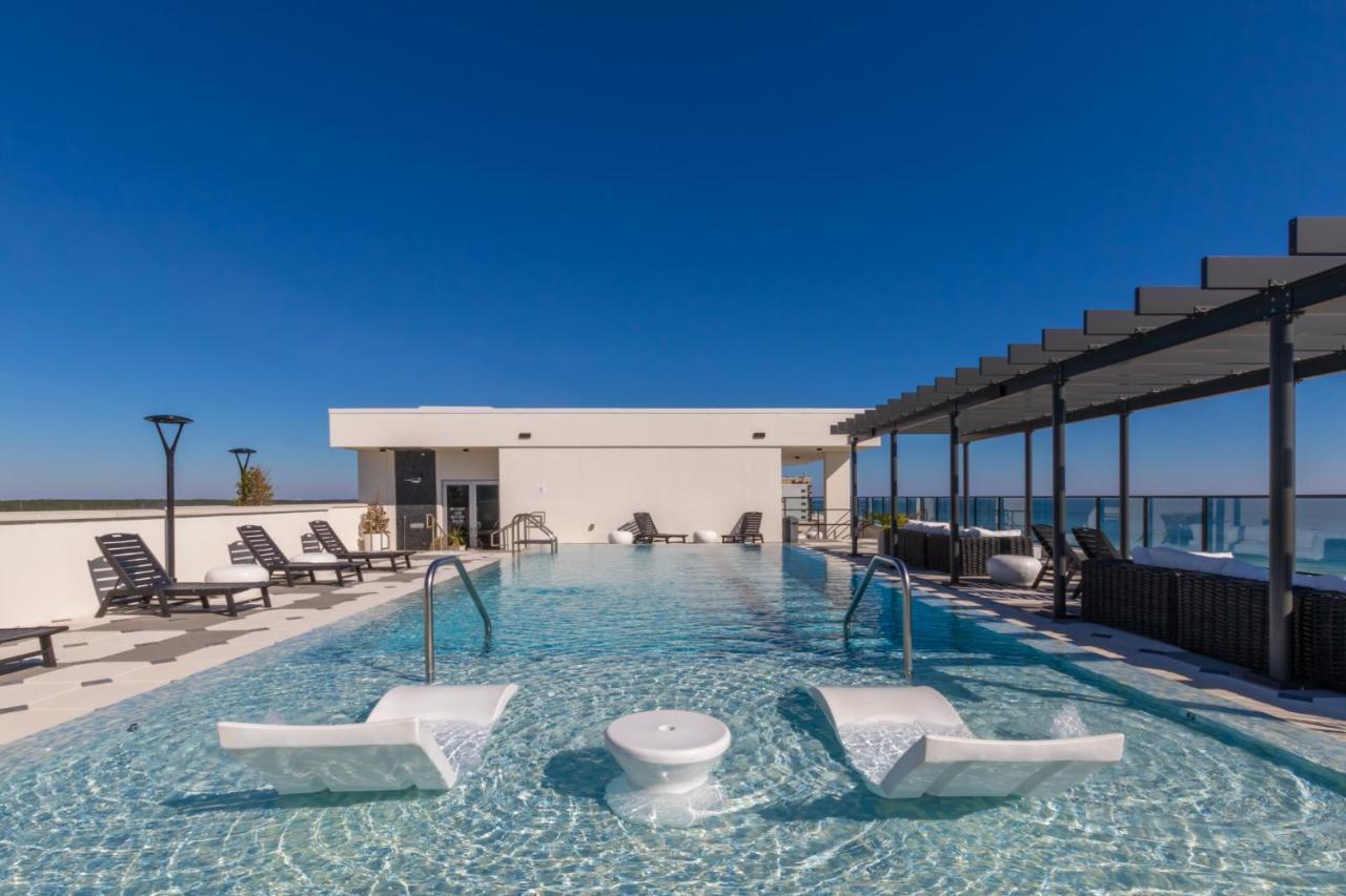 Luxury 4 Bedroom Gulf View Condo, Rooftop Pool, Right Next To The Hangout!