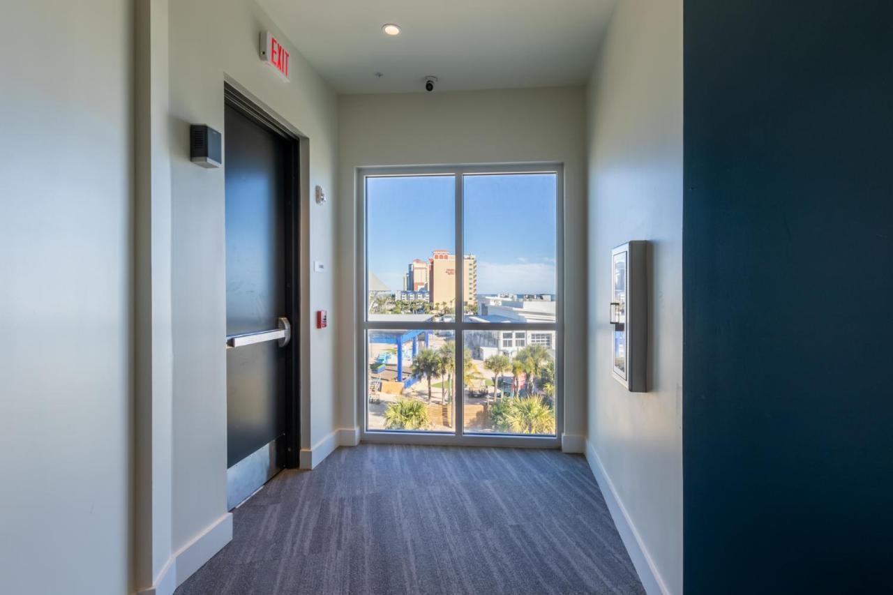 Luxury 4 Bedroom Gulf View With Modern Appliances! Right Next To The Hangout! Holiday home