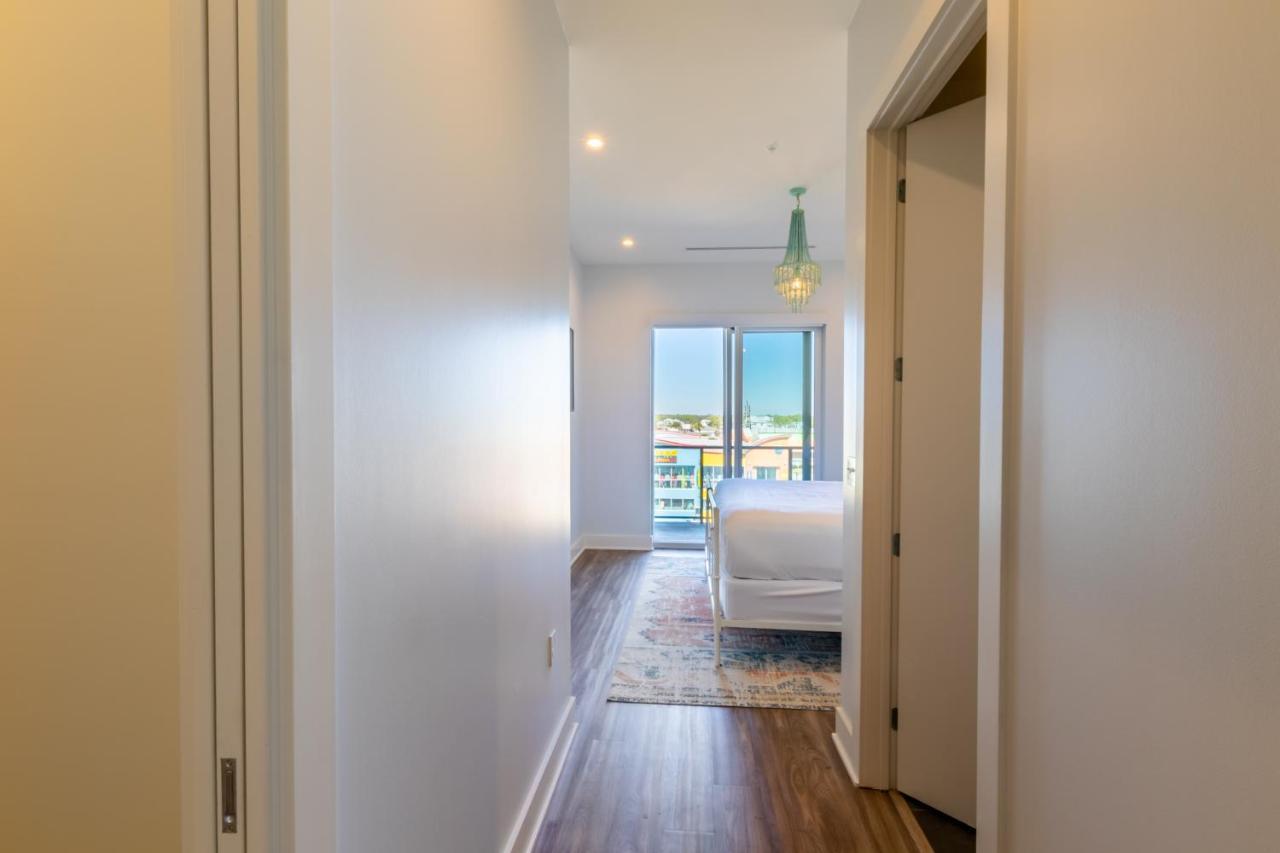 Spacious, 5 Bedroom On The With Rooftop Pool Next To The Hangout! Gulf Shores