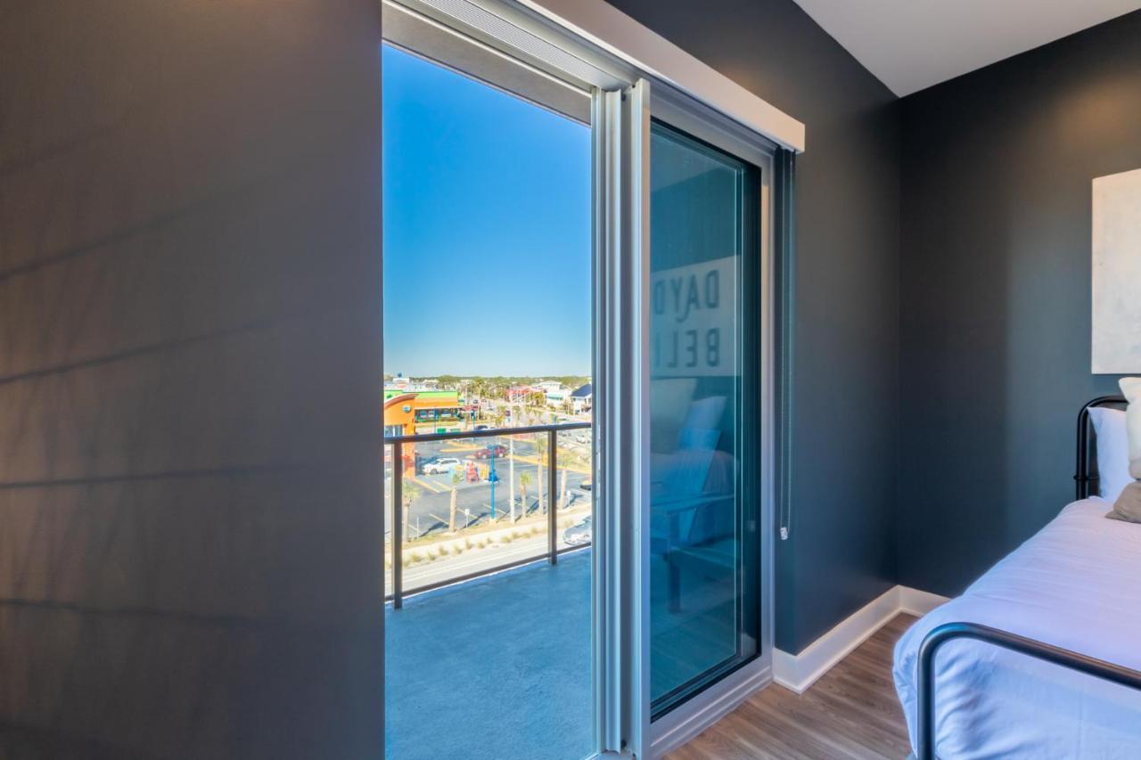 Holiday home Elegant 4 Bedroom Luxury With Rooftop Pool Next To The Hangout