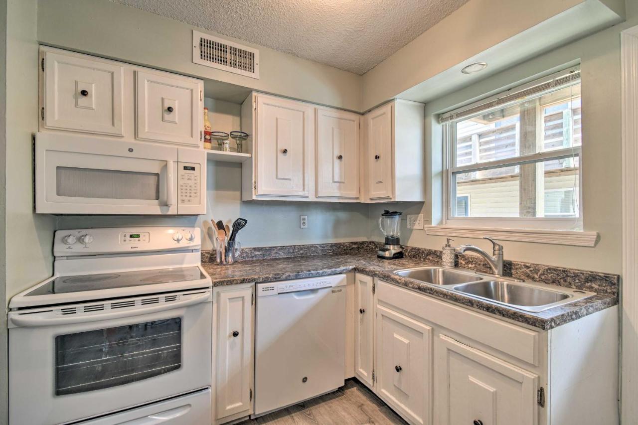 With Pool And Grill Walk To Beach! Gulf Shores
