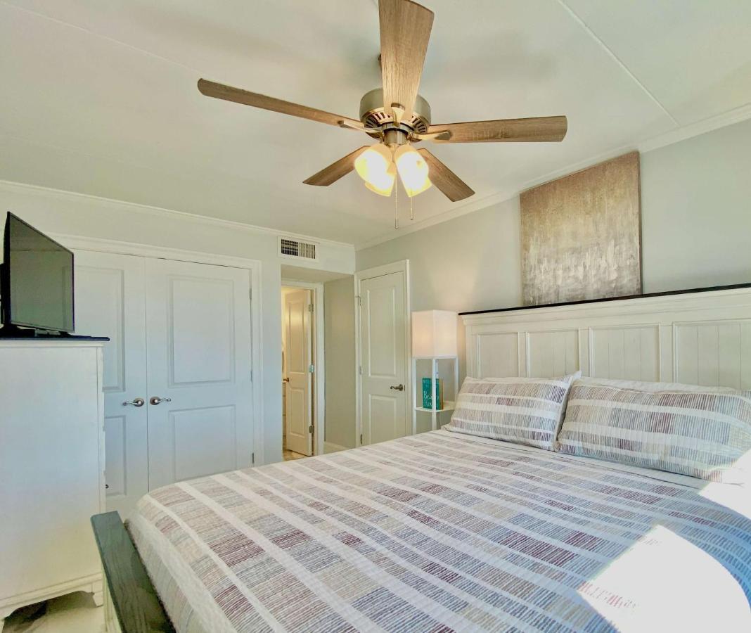 Island Winds East: Beachfront Near Hangout Holiday home